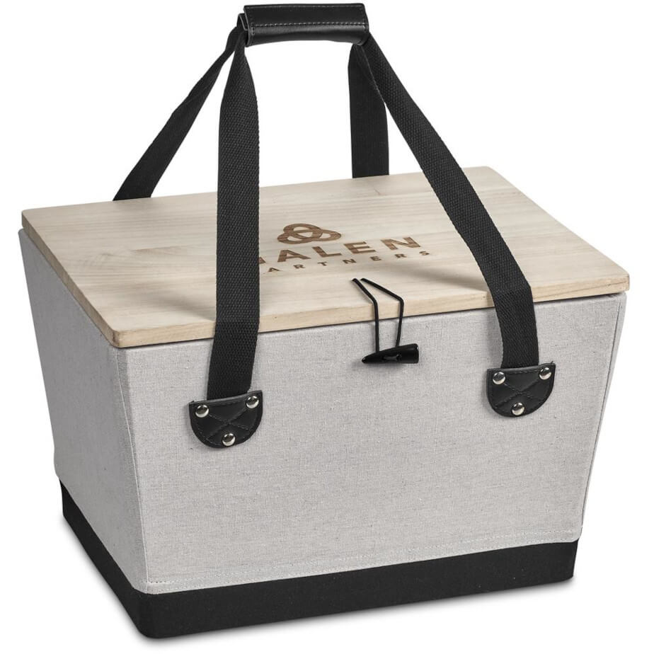 Serendipio Willow 4-Person Picnic Basket image